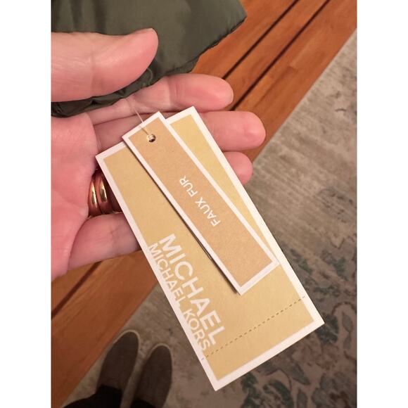 Michael Kors Women's Chevron Puffer Down Coat Faux Fur Hood size XL Nwt - Picture 4 of 10